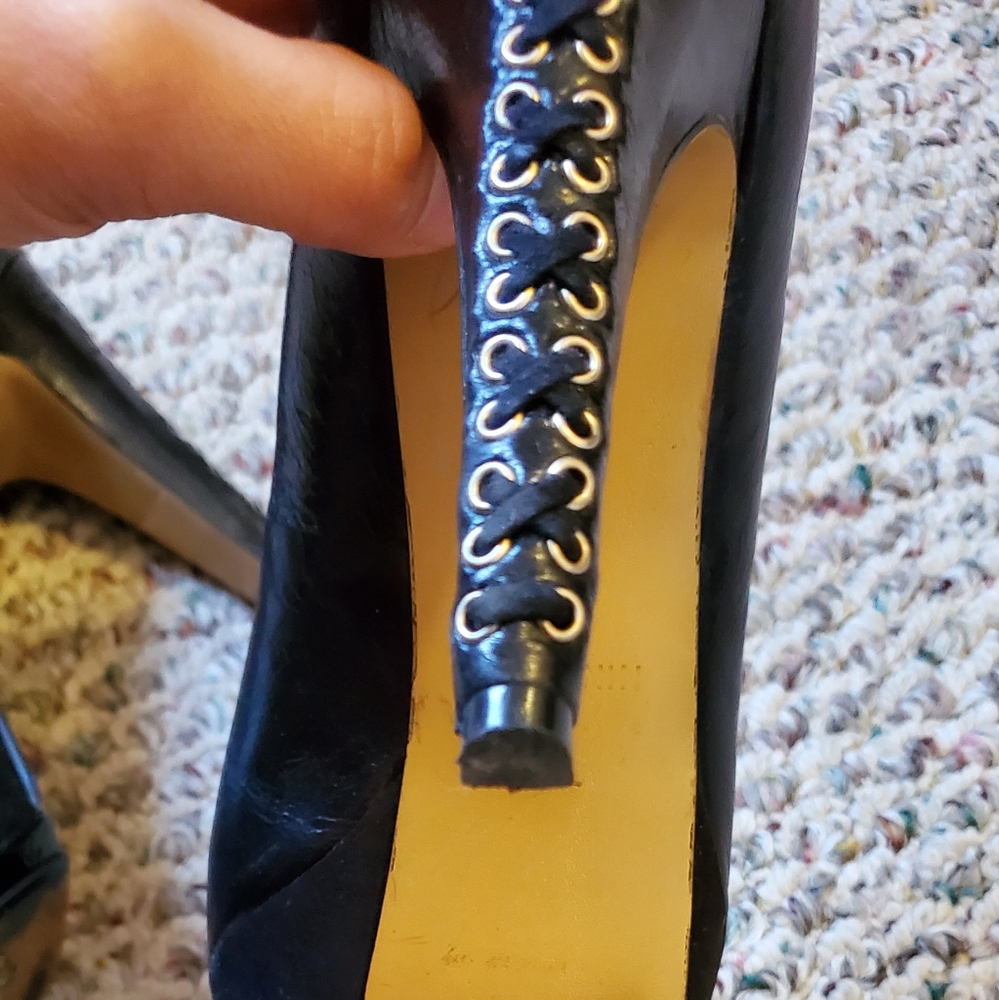 Shoes - Picture 3 of 4